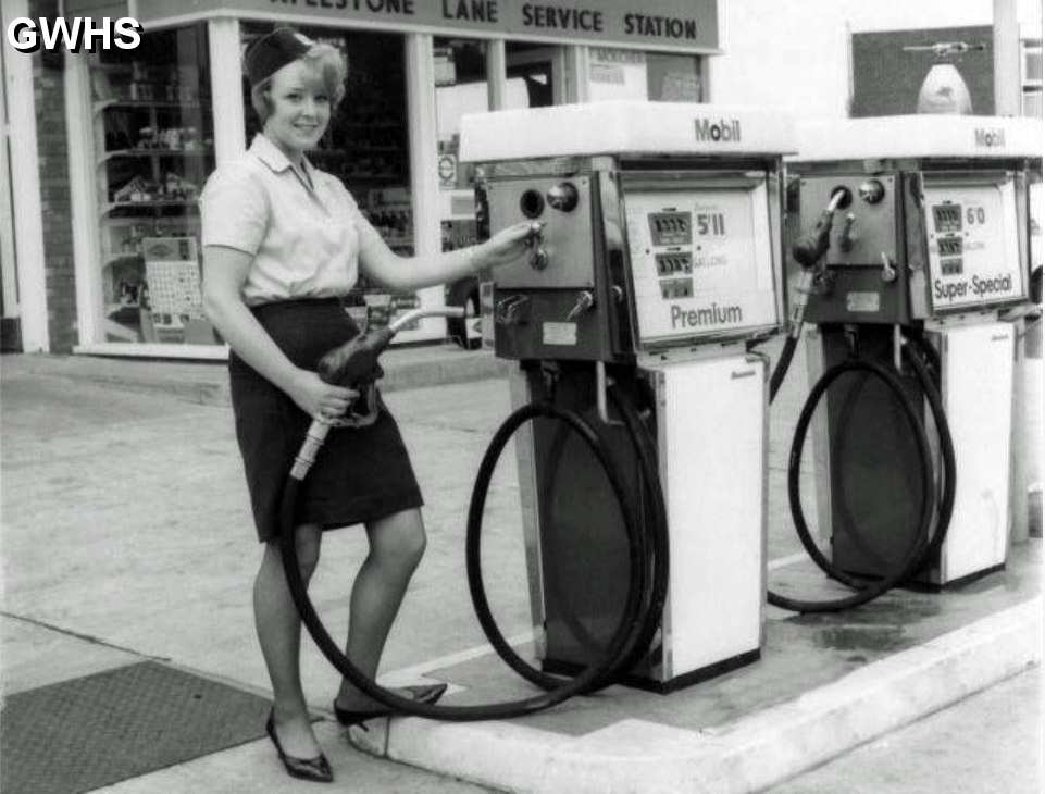 30-533 Petrol Station in Aylestone Lane in the 1960's