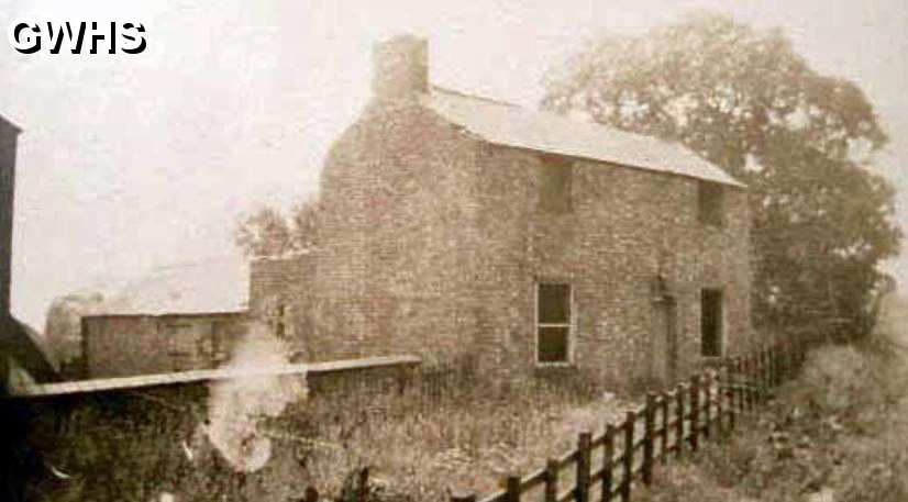 34-238 old farmhouse Gold Hill Lodge overlooking the railway line. Aylestone Lane
