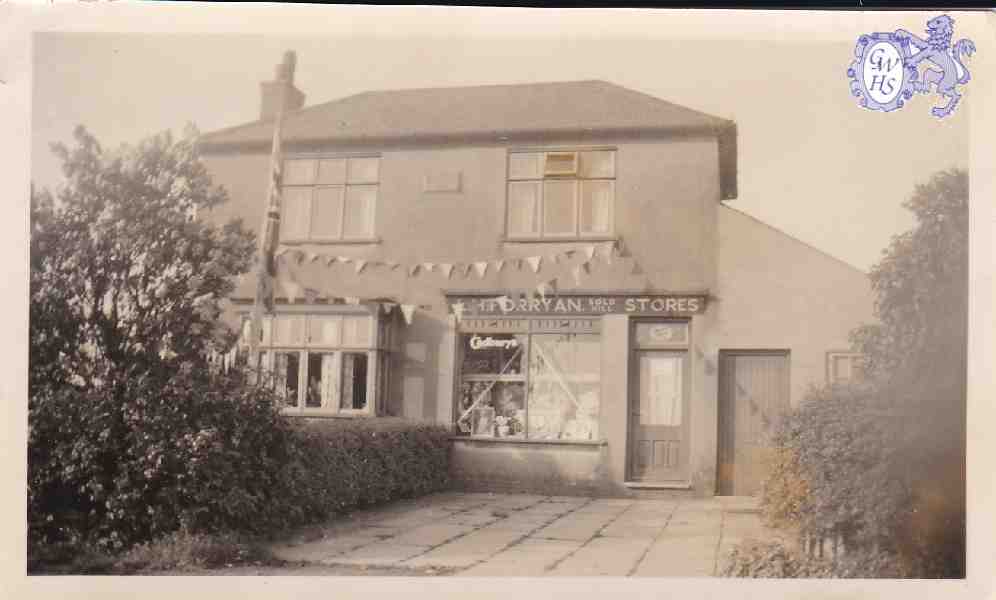 8-5 Les Forryan's Gold Hill Stores Aylestone Lane Wigston Magna next to railway bridge
