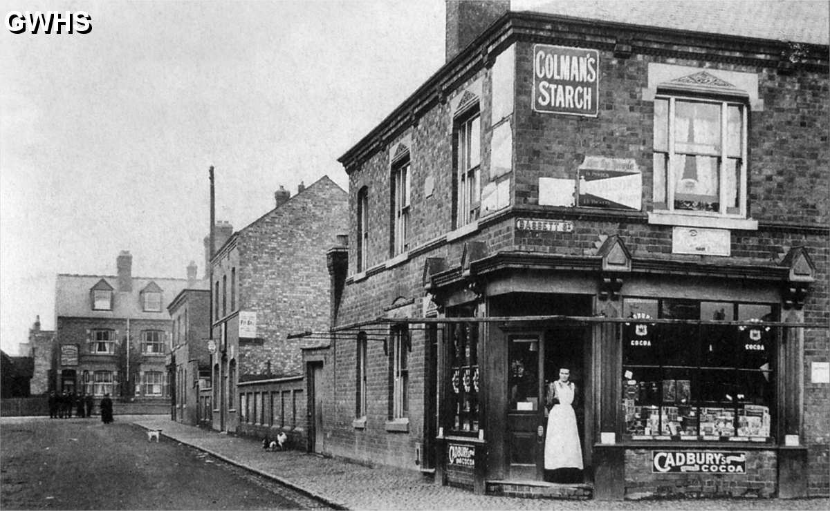 19-098 Grocery shop on the corner of Bassett Street and Countesthorpe Road South Wigston c 1910
