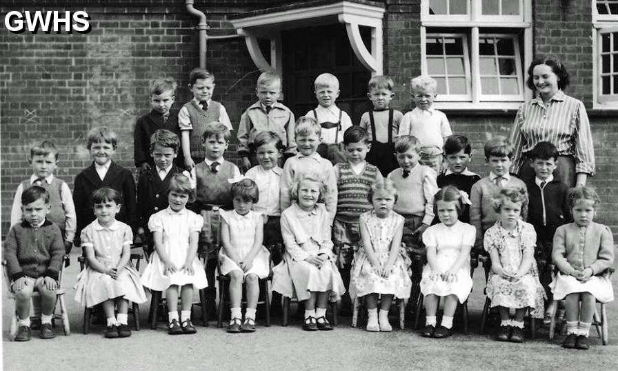 31-060 Bassett Street School South Wigston circa 1956