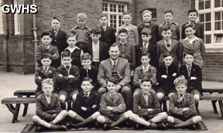 34-322 Bassett Street School South Wigston C1948-9 4th from left top row John Ryan