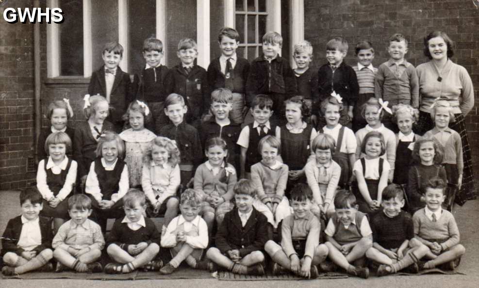 34-323 Bassett Street School South Wigston c1953 Second row from bottom 2nd from right Lynne Thrower -now Lynne Ryan