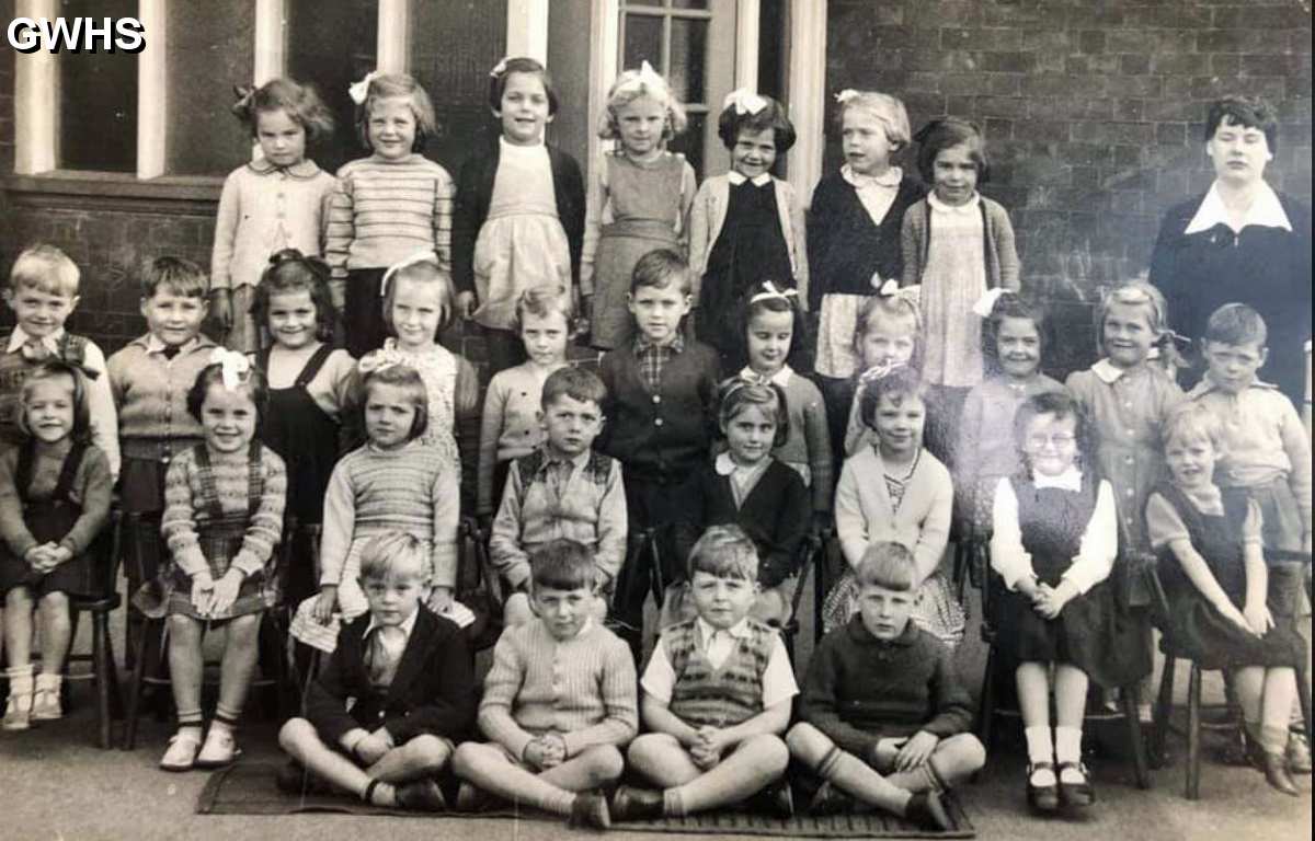 39-254 Basset Street Infants Miss Ash’s class around 1954-55