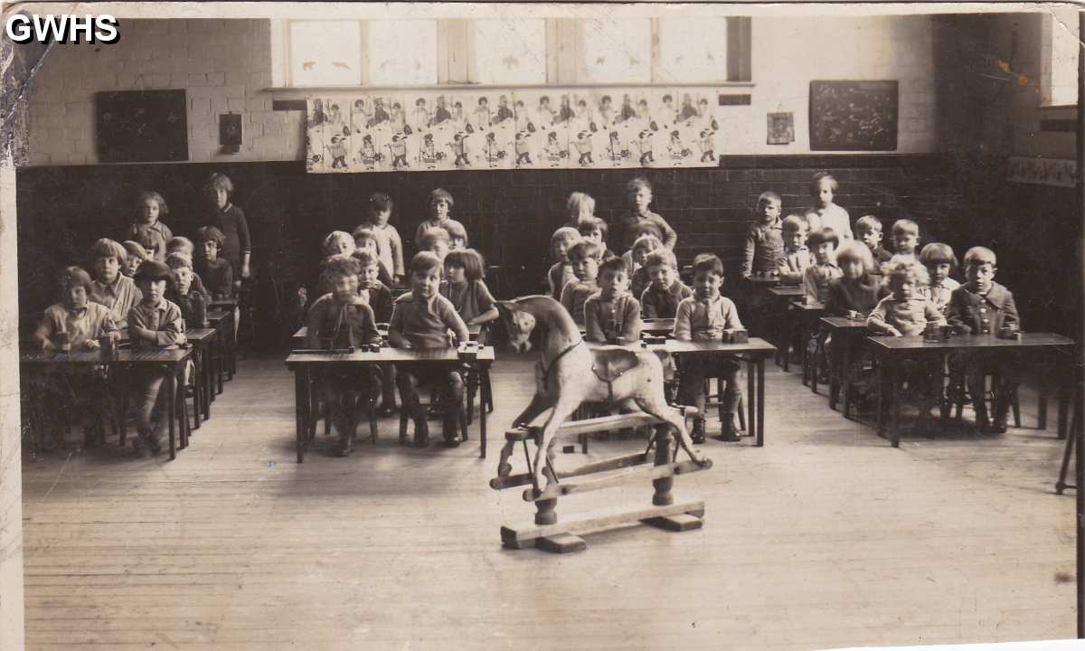 9-105 Bell Street School Wigston Magna c 1930