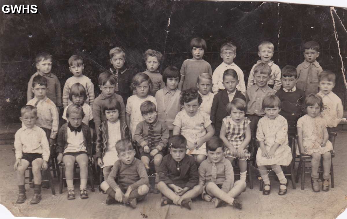 9-77 Bell Street School Class c 1938 Wigston Magna