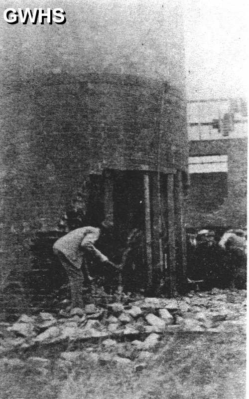 15-041 Wigston Junction Brickyard chimney Blaby Road being demolished c 1929