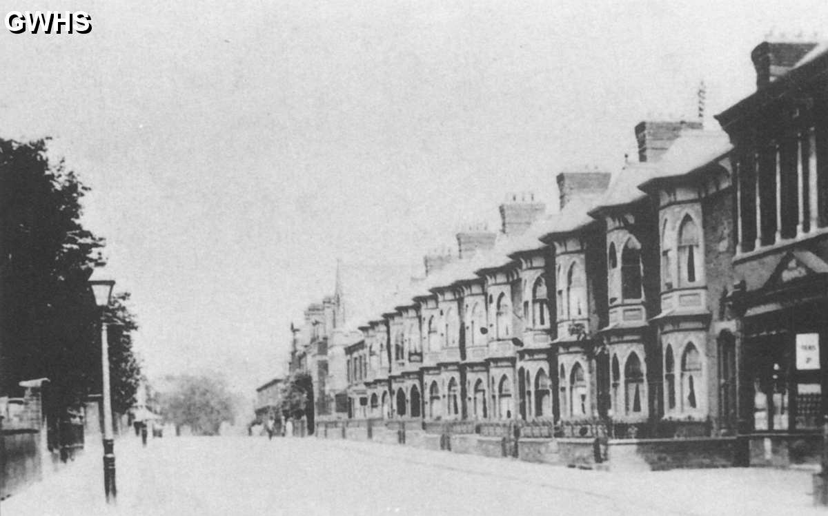 22-097a Blaby Road South Wigston circa 1911, on right is No 2 branch of the Wigston Co-operative Society