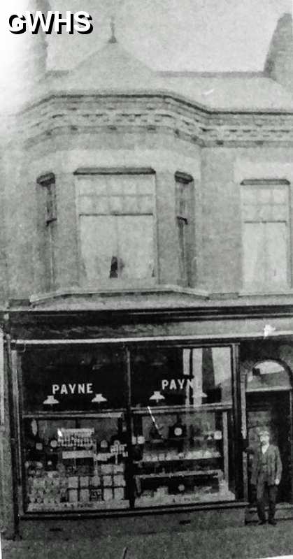 34-687 Mr. Payne in front of his shop in Blaby Road South Wigston 1908
