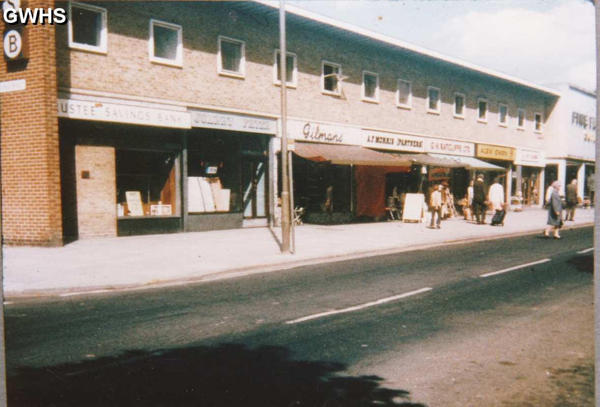 35-070 shops on Blaby Road South Wigston