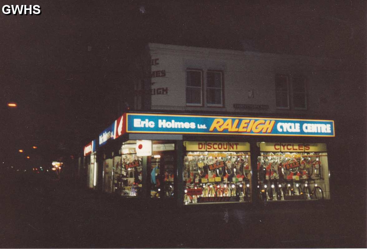 35-076 Eric Holmes corner Blaby Road and Countesthorpe Road South Wigston 1992