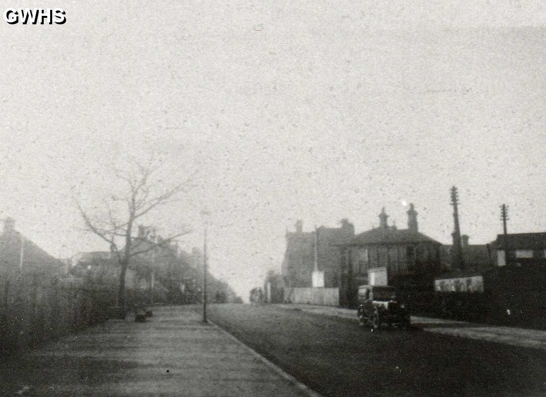 39-582 Blaby Road South Wigston looking west towards the level crossing