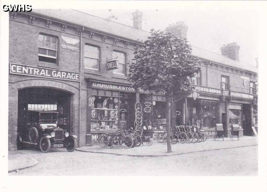 7-4 Huddlestone's Garage Blaby Road South Wigston 1920