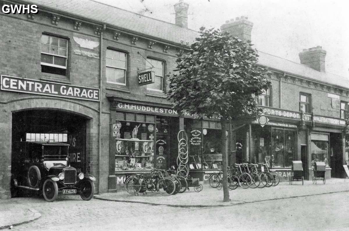 7-4a Huddlestone's Garage Blaby Road South Wigston 1920