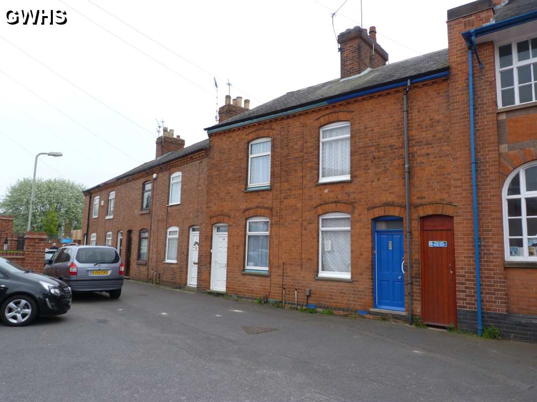 26-015 Cottages on Blunts Lane between Cross Street and Bull Head Street Wigston Magna April 2014