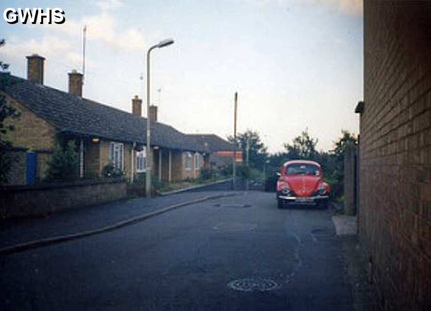 33-043 Blunts Lane Wigston Magna c 2000