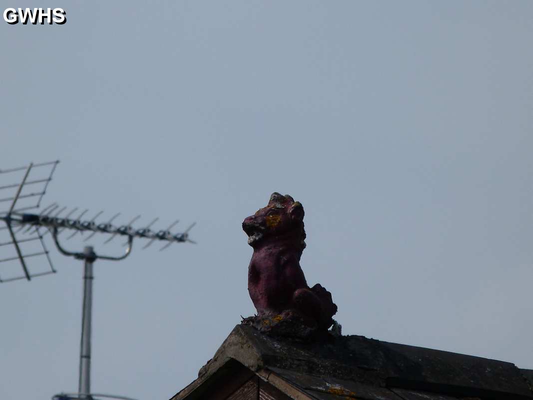 19-433 Gargoyl on house roof in Bull Head Street Wigston Magna May 2012