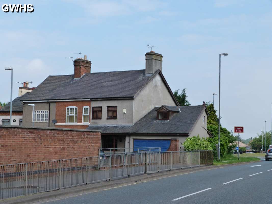 19-436 house in Bull Head Street Wigston Magna with Gargoyl on roof May 2012