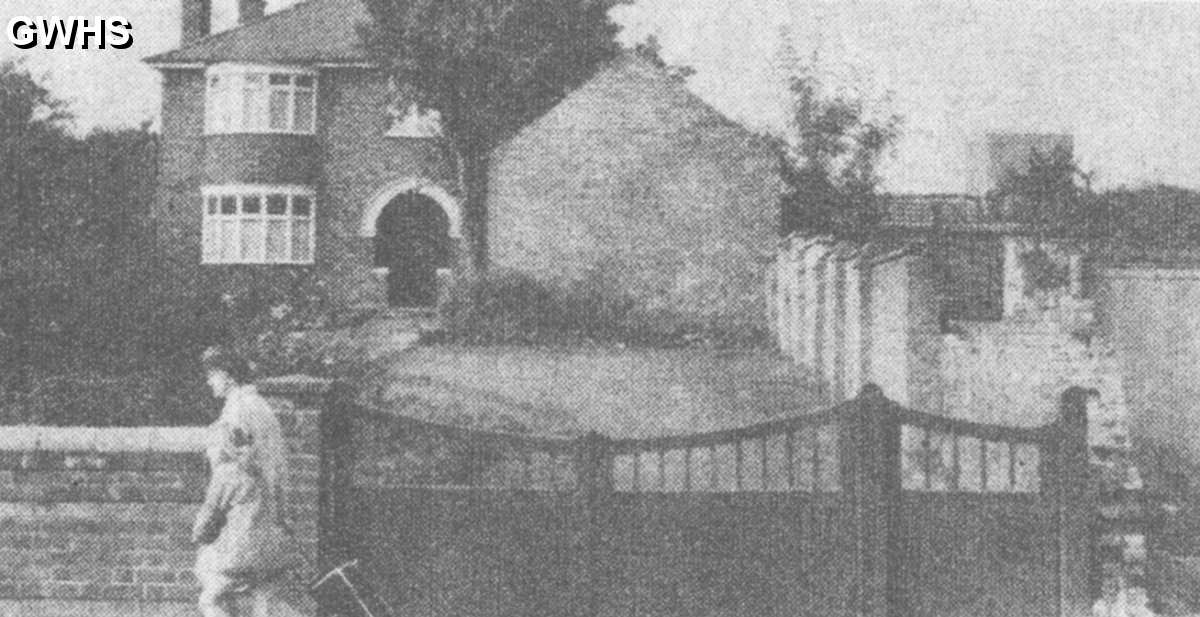 19-462c Home of Mrs D S King on Bull Head Street Wigston Magna 1971 prior to demolition for the Bell Fountain project