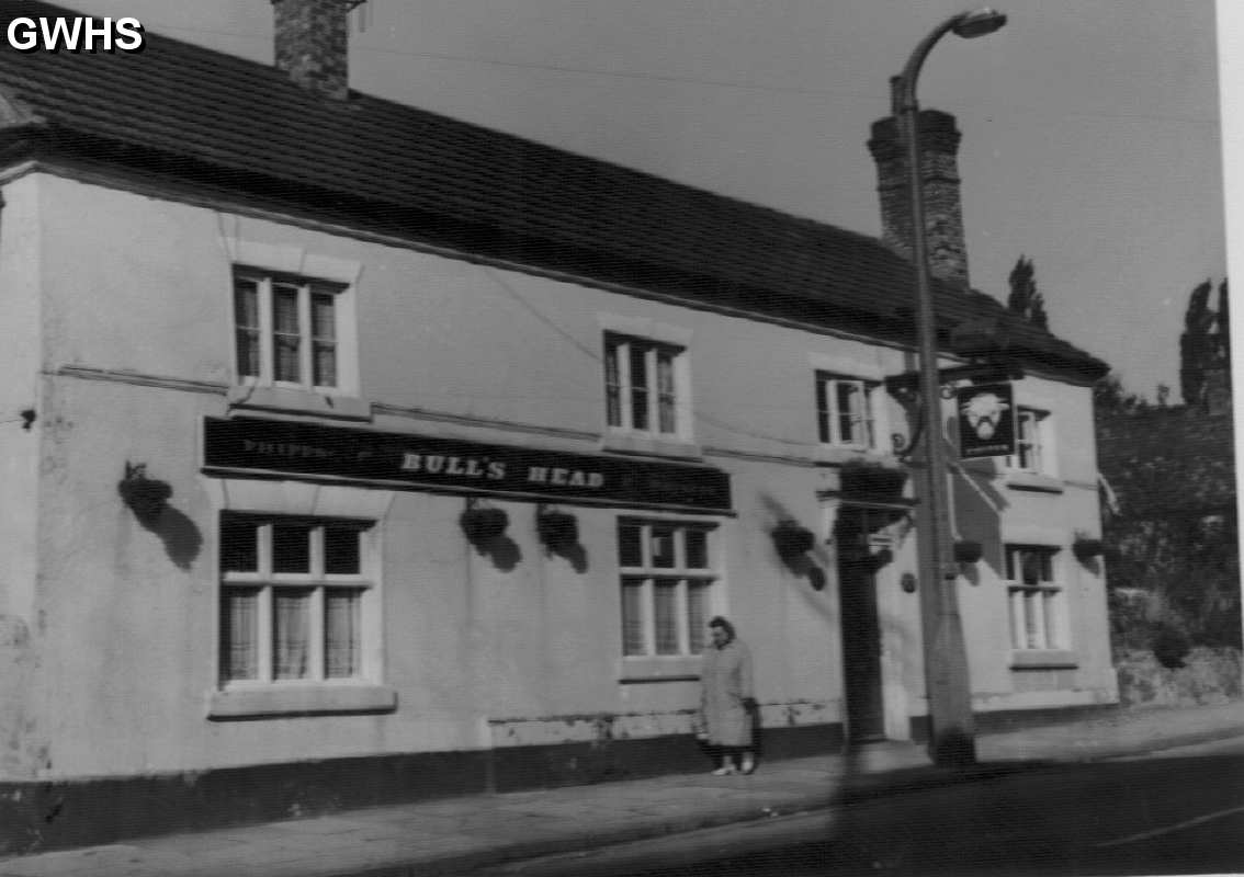 23-808 Bulls Head Inn Bull Head Street Wigston Magna taken in Oct 1971 before demolition in Feb 1972