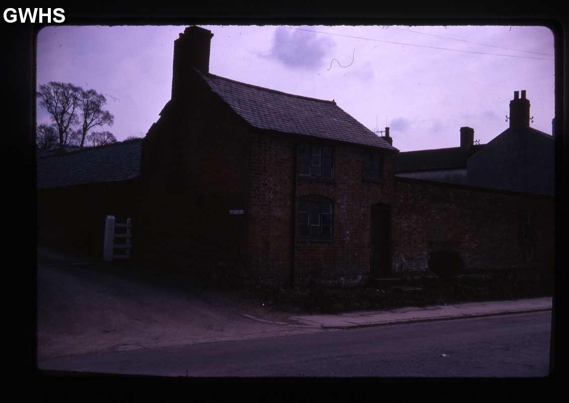 26-194 Old Wyggeston Farm House Bull Head Street Wigston Magna circa 1960