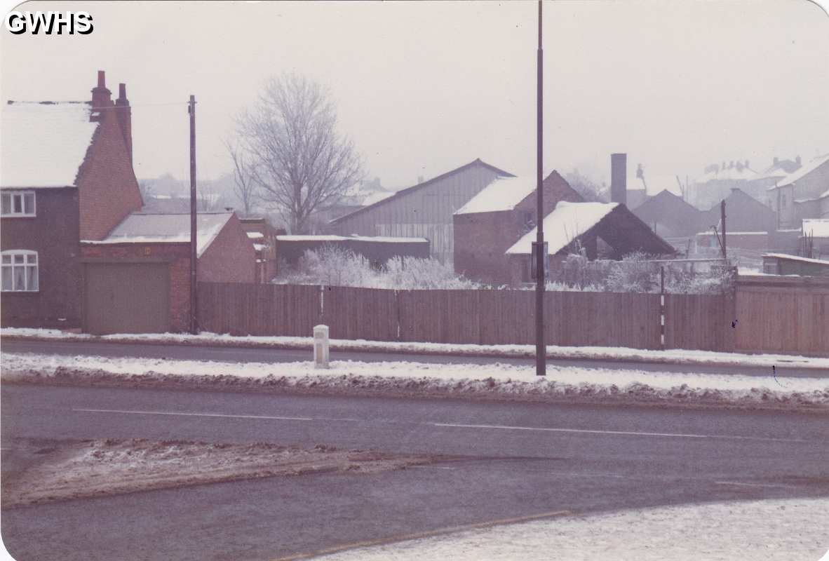 26-253 Looking across Bull Head Street at the land that Kwik-Fit was built on circa 1970
