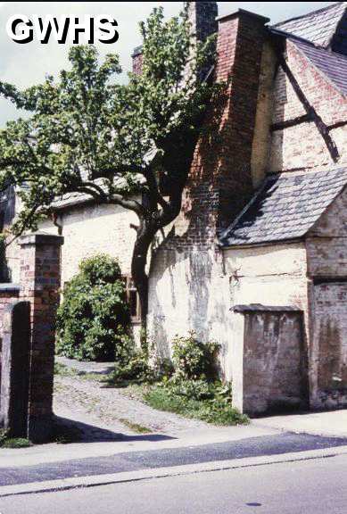31-243 Quaker Cottage in Bulls Head Street  Wigston Magna