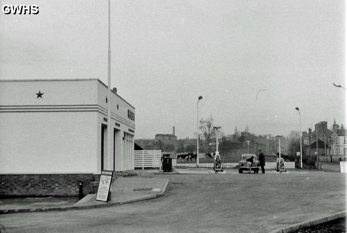 32-472 Petrol Station on Bull Head Street Wigston Magna in the 1960's