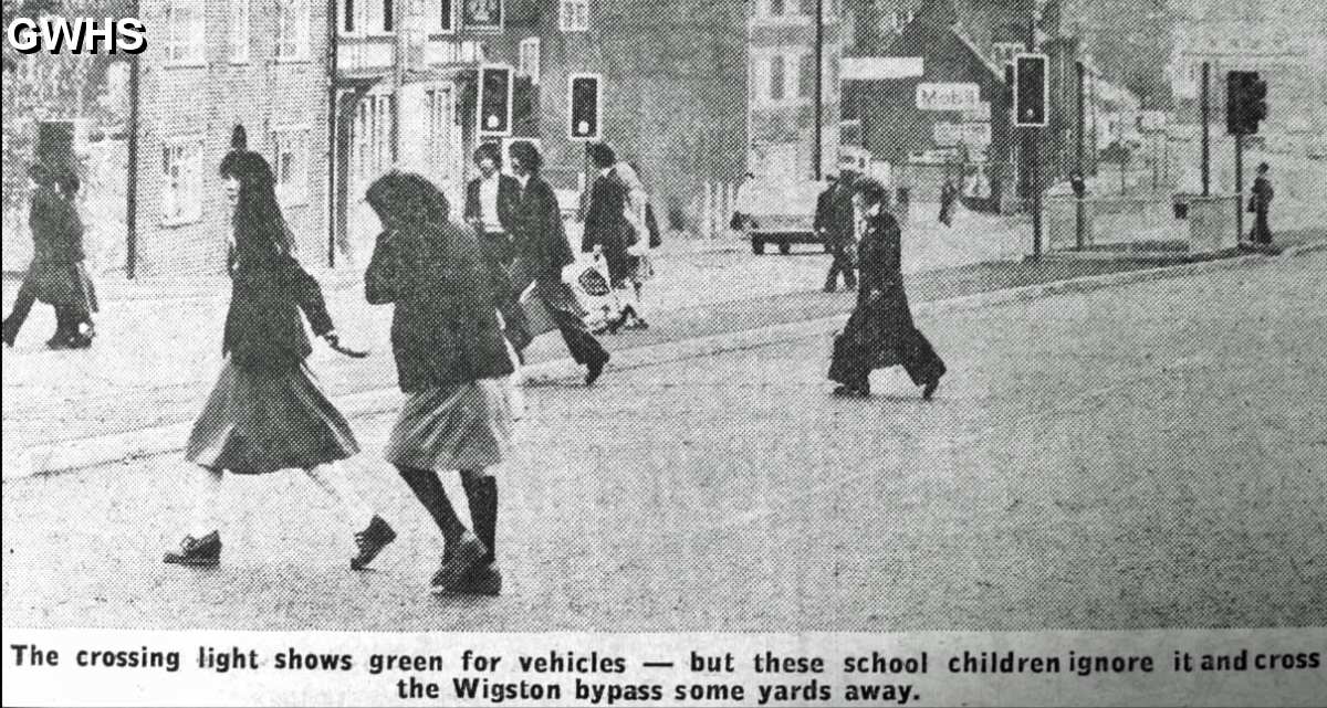 34-225 Crossing on Bull Head Street Wigston Magna 1976