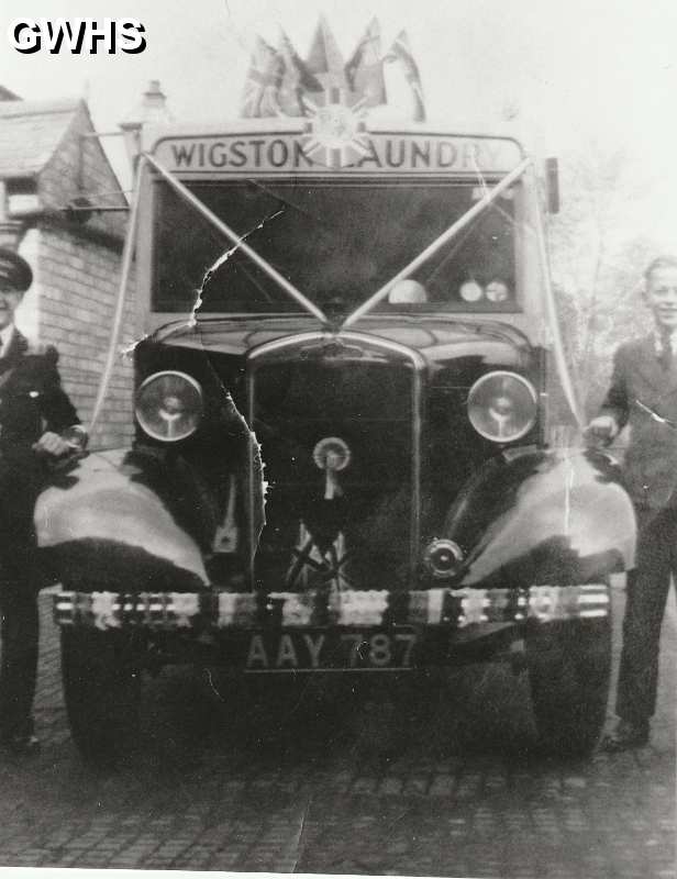 39-453 Wigston Laundry delivery van from BelBull Head Street Wigston Magna