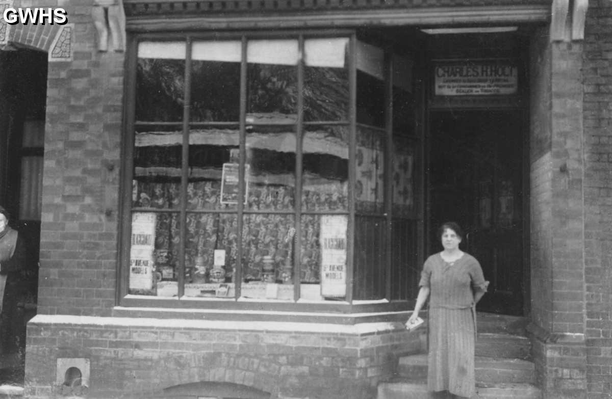 29-113a Shop of Charles H Hold 18 Bushloe End Wigston Magna  c 1940