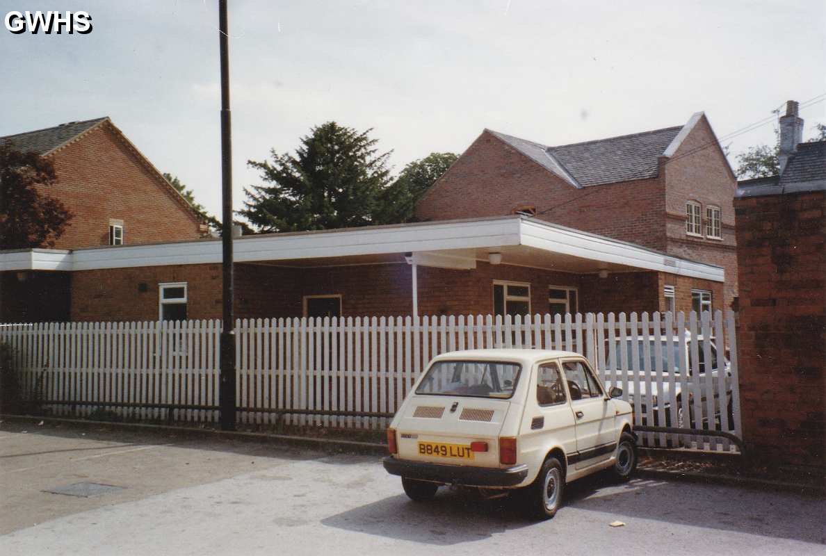 29-585 Re-build of Surgery at 48 Bushloe End Wigston Magna 1991 - 1992