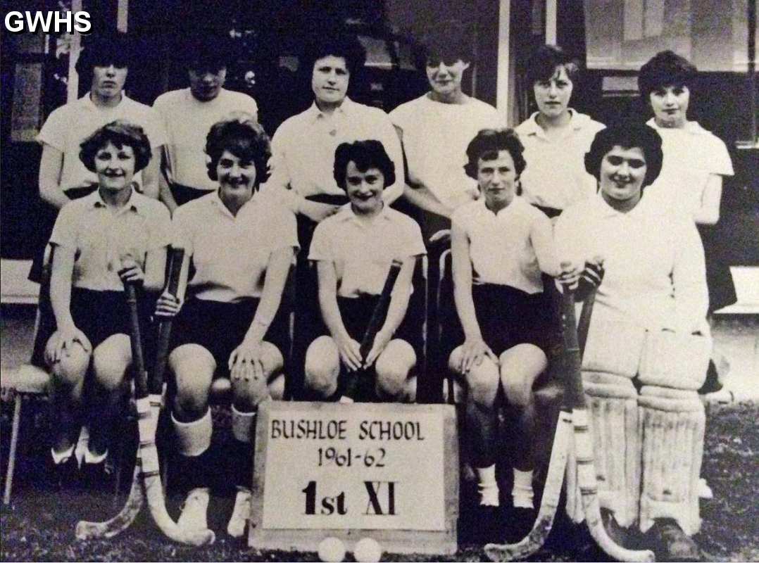 33-053 Bushloe High School 1961-62 1st XI. Hockey team