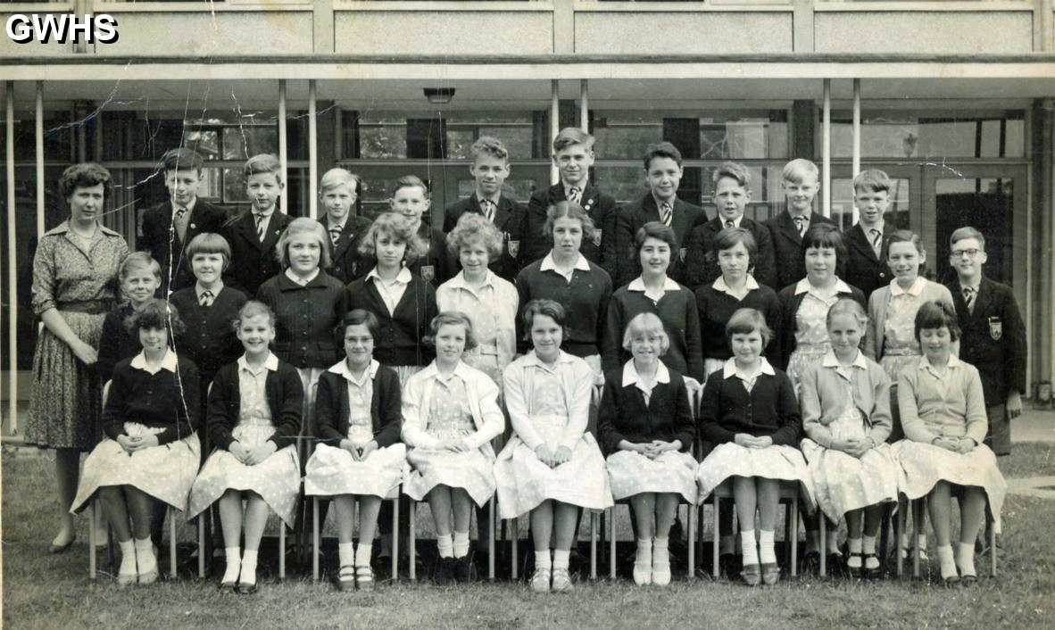 33-055 Bushloe High School Miss Farmers class 1960-61