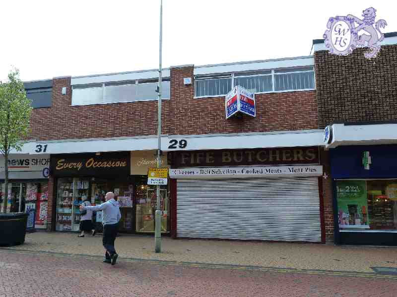 19-260 Every Occasion and Vacant Shop Bell Street Wigston Magna April 2012