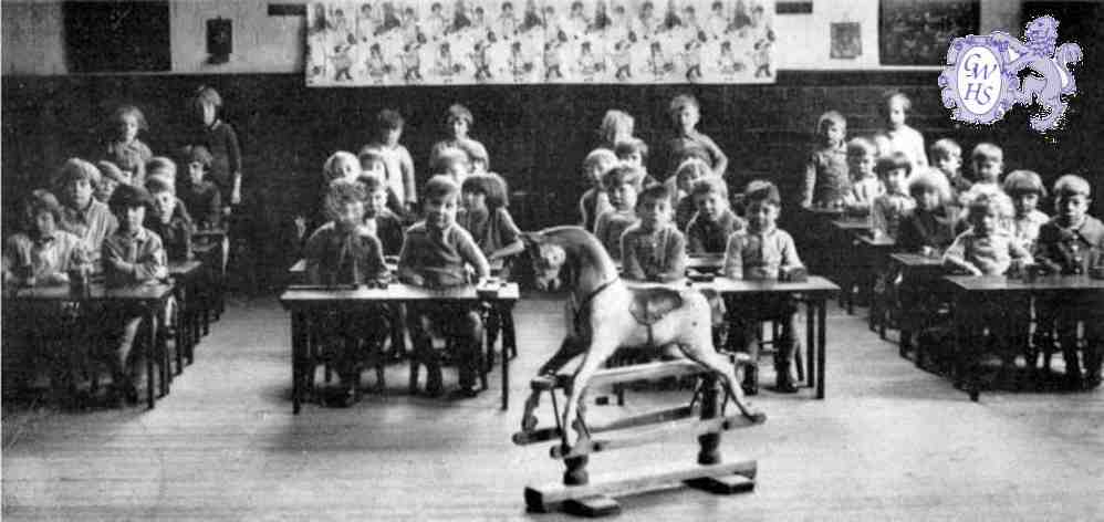 30-577 class at Bell Street Junior School Wigston Magna circa 1918