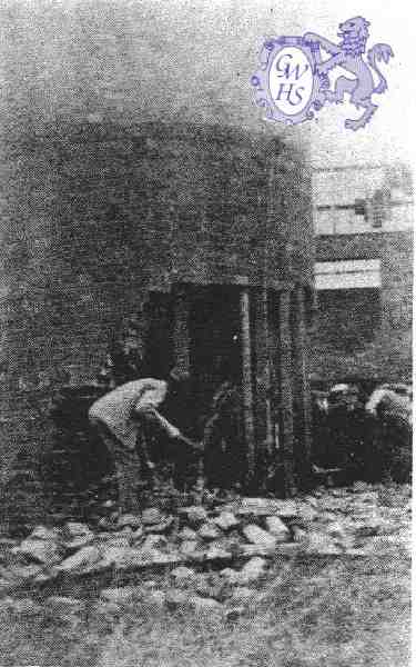 15-041 Wigston Junction Brickyard chimney Blaby Road being demolished c 1929