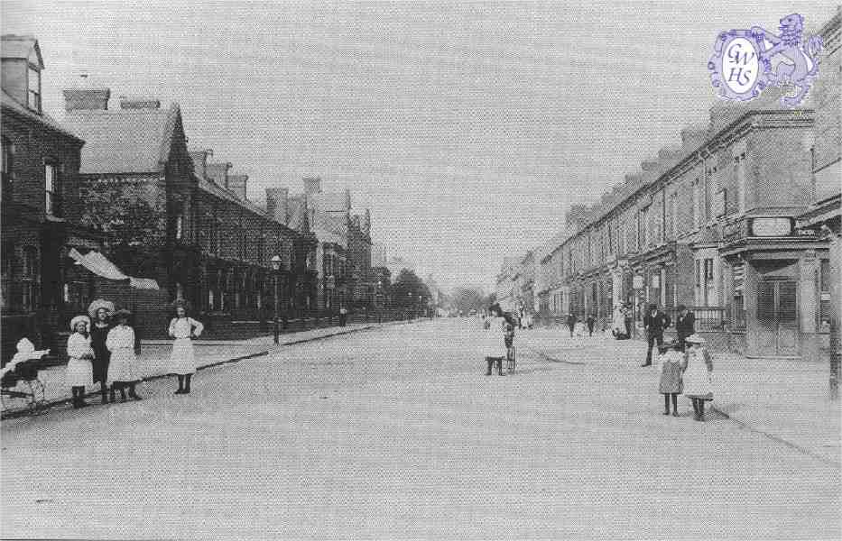 22-071 Blaby Road South Wigston circa 1910, shop with awning on left is Holes's Chemist