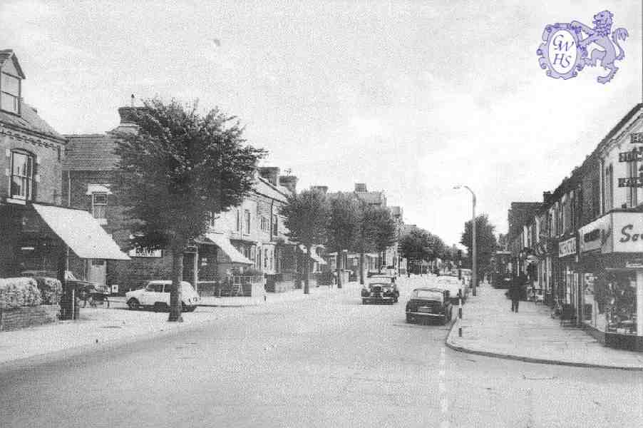 22-510 Blaby Road South Wigston circa 1960 with Eagles Chemist Shop on the left 