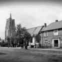 32-053 St Thomas Church, South Wigston - Postcard from 1939