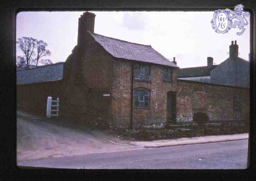 26-194a Old Wyggeston Farm House Bull Head Street Wigston Magna circa 1960