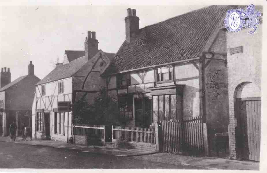 8-93 Sam Laundons Saddlers Shop Bull Head Street Wigston Magna and old Yeomans House 1935