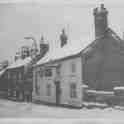 19-096 Bulls Head Wigston January 1971 farm house next to pub lower down the road