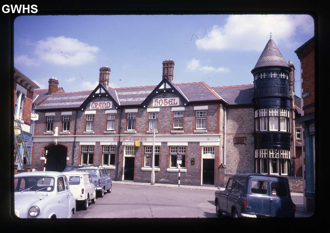 26-187 Grand Hotel South Wigston circa 1960