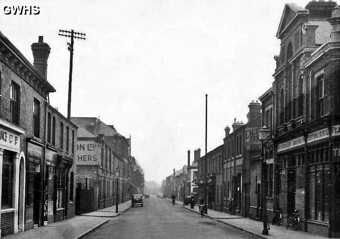 30-779 Canal Street from Blaby Road South Wigston with Charlie Moor's shop on the right hand side