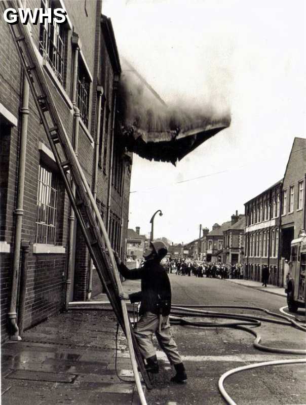 32-476 Wall collapsing at Nabisco factory fire 16th May 1968 Canal Street South Wigston - Fireman Graham Mason - Red Watch