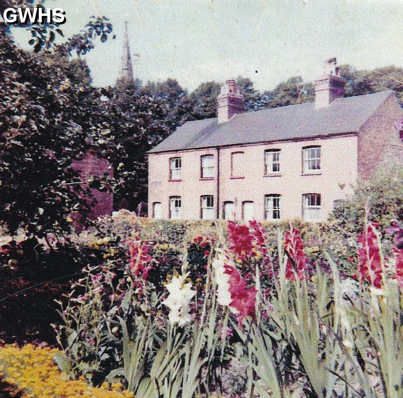 32-437 Cottages in Church Nook Wigston Magna c 1965