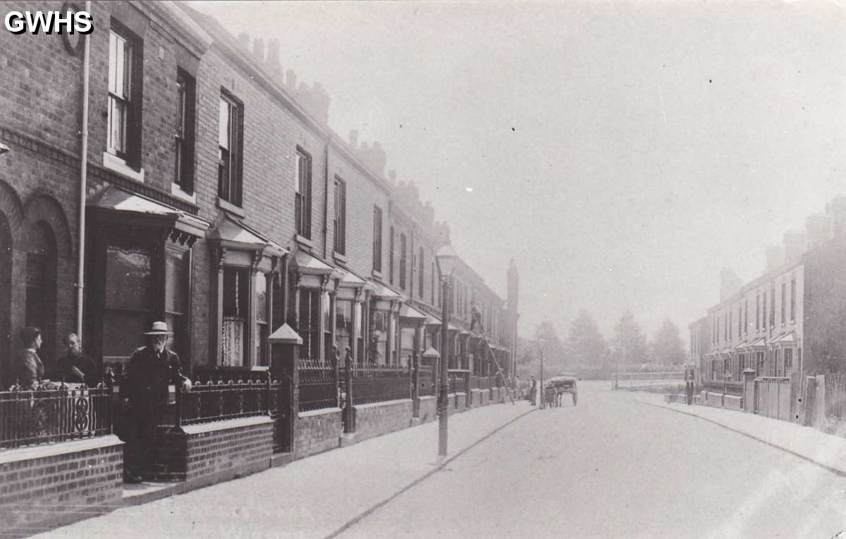 8-324 Clarkes Road  Wigston Magna circa 1908 left foreground Joseph and Mary Rawson