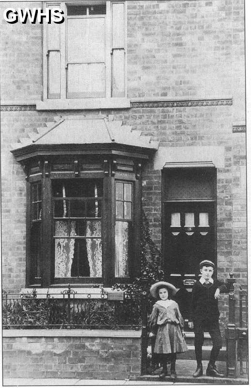 22-086 Dennis Dougherty and Norah Fitchett at the gate of 16 Clifford Street South Wigston circa 1910