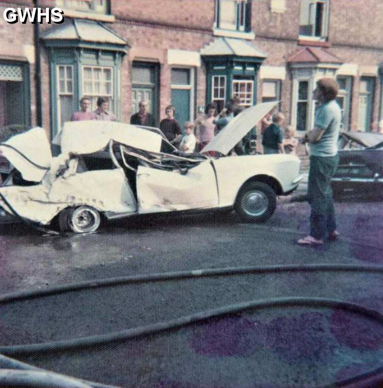34-764 Clifford Street South Wigston 1973 - Military Vehicle from Parade has an accident
